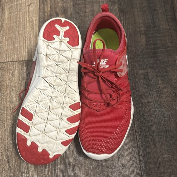 Women’s Nike Training Shoe Size 7 - Picture 2 of 8